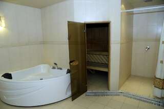 Отель Armenian Village Park Hotel Ереван Четырехместный номер Делюкс-5